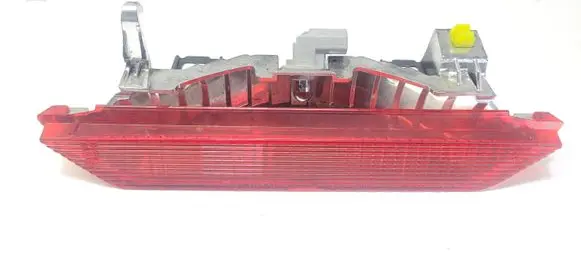 Toyota Yaris Third/center stoplight E111651