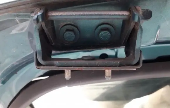 Tailgate/trunk/boot hinge
