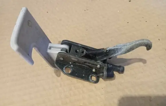 Peugeot 206 CC Convertible roof lock latch cylinder 9636880877 811140795