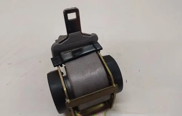 Middle seatbelt (rear)