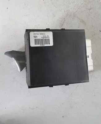 Toyota Avensis T220 Door control unit/module 8974105041 73655912