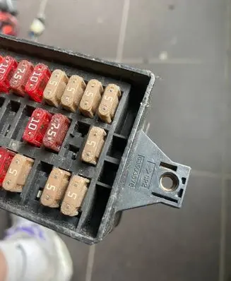 Skoda Fabia Mk2 (5J) Fuse box set 63593576