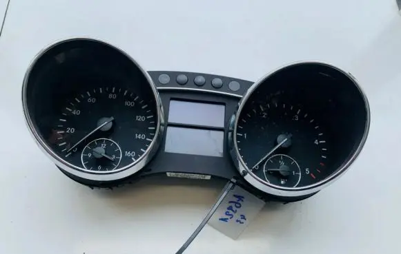 Mercedes-Benz R W251 Speedometer (instrument cluster) a2514406511 a2c53280890