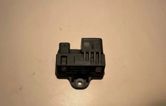 BMW 5 GT F07 Glow plug pre-heat relay 8519472 130523 0522140104