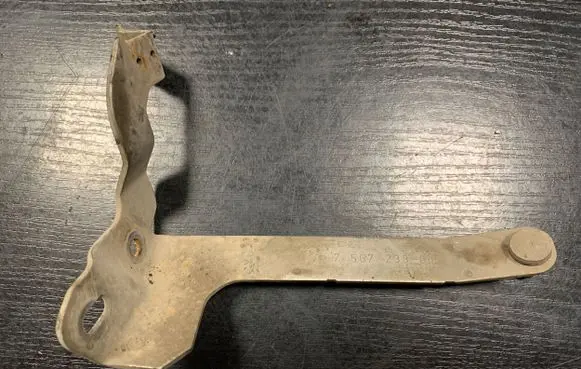 BMW 5 E60 E61 Muffler mount bracket/holder 7567233