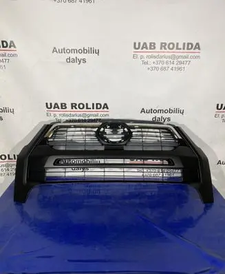 Toyota Hilux VIII Front bumper upper radiator grill 