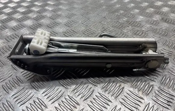 Mercedes-Benz E W212 Lift Jack A2115830415