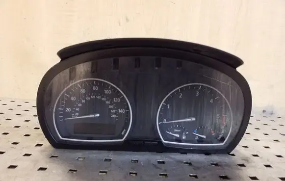 BMW X3 E83 Speedometer (instrument cluster) 25811510