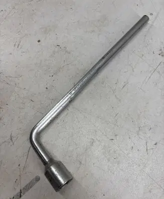 Mercedes-Benz S W221 Wheel nut wrench A2215810001