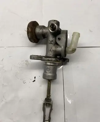 Nissan X-Trail T30 Master brake cylinder
