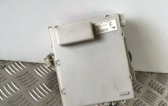 Lexus GS 300 350 430 450H Fuse module 8267030250 9288