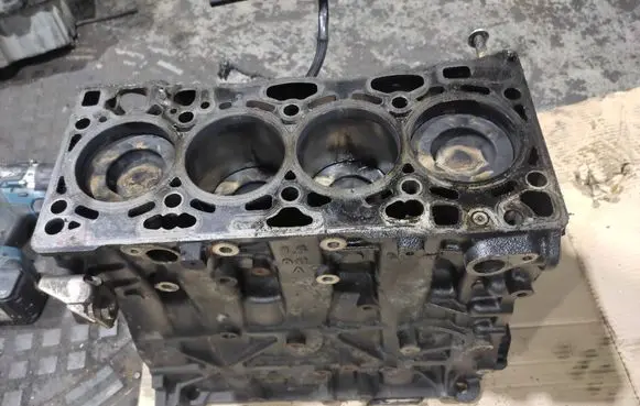 Skoda Octavia Mk3 (5E) Engine block CLH