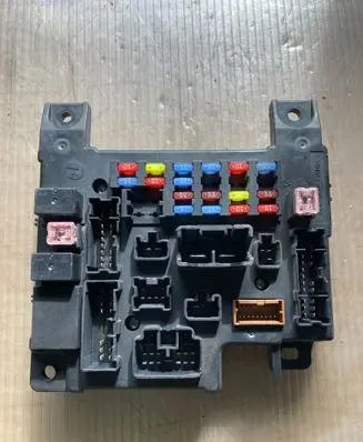 Citroen C-Crosser Fuse module 8637A318 00278883 L8637001A