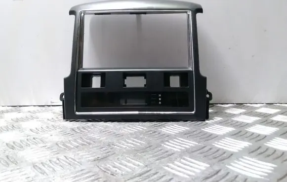 Radio/GPS head unit trim