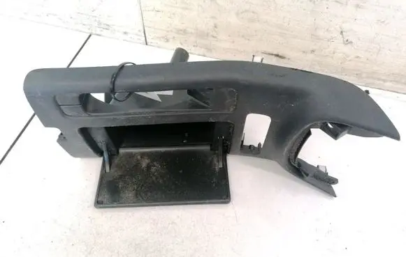 Toyota Avensis T250 Glove box