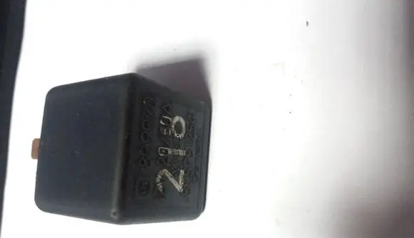 Volkswagen PASSAT B5 Other relay 895951254