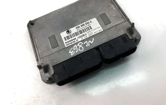 Skoda Fabia Mk1 (6Y) Engine control unit/module 03E906033A