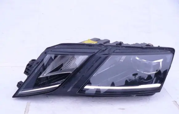 Skoda Octavia Mk3 (5E) Headlight/headlamp 5E1941015E 030110423107 LE15A6369