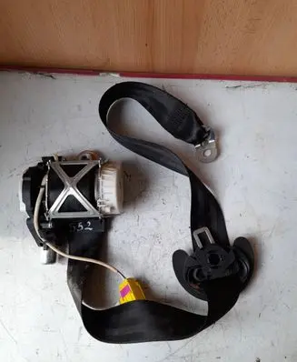 Volkswagen PASSAT B6 Front seatbelt 33042933H 33032895