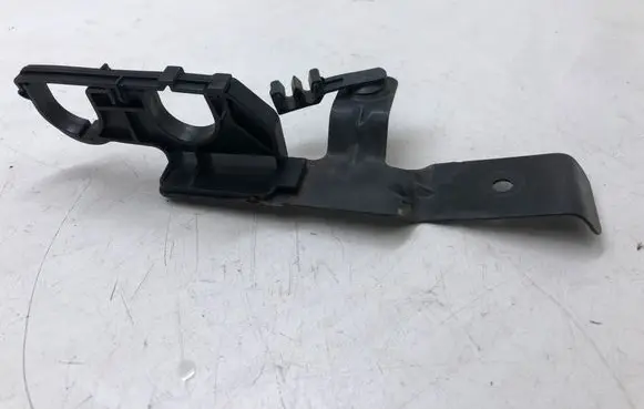 Ford Focus Radiator mount bracket 3M5H18481AB