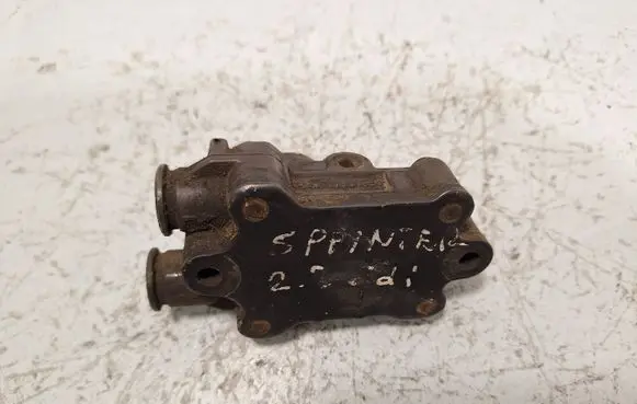 Mercedes-Benz Sprinter W901 W902 W903 W904 Mechanical fuel pump A6110900350
