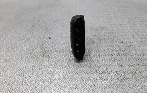 Steering wheel buttons/switches
