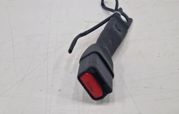 Mitsubishi Outlander Middle seatbelt buckle (rear) 1059691