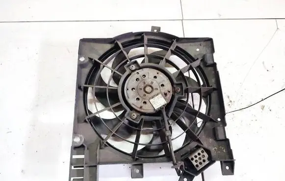 Opel Astra H Radiator cooling fan shroud 13147279