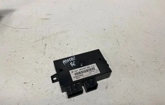 Volkswagen PASSAT B6 Tow bar trailer control unit/module 8P0907383