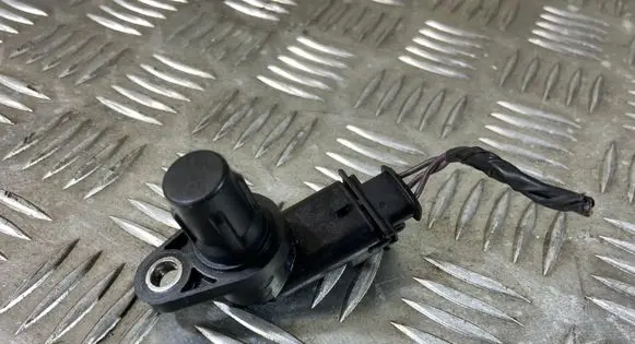 Volvo XC70 Camshaft position sensor 8658726