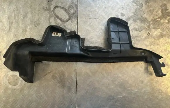 Nissan Juke I F15 Intercooler air guide/duct channel 62823BV82A