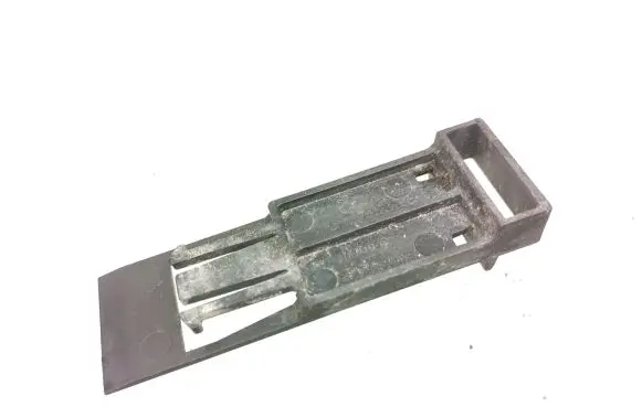 BMW 5 E60 E61 Radiator mount bracket 7788324