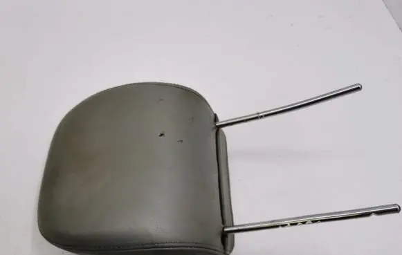 Chrysler 300 - 300C Front seat headrest 