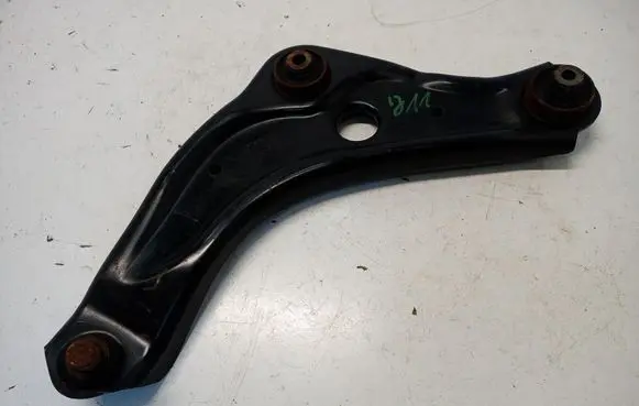 Nissan Qashqai Front control arm LEWY
