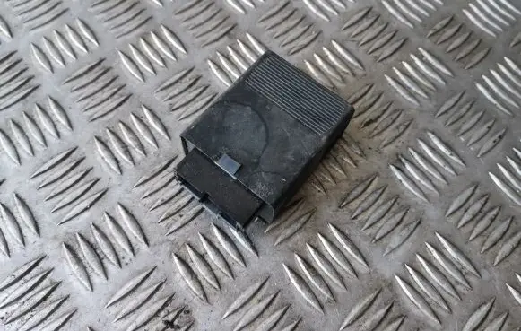 Mercedes-Benz Vito Viano W638 Light relay 0165452332 05014000