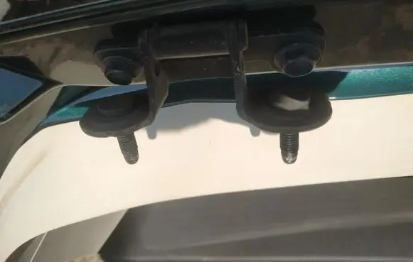 Tailgate/trunk/boot hinge