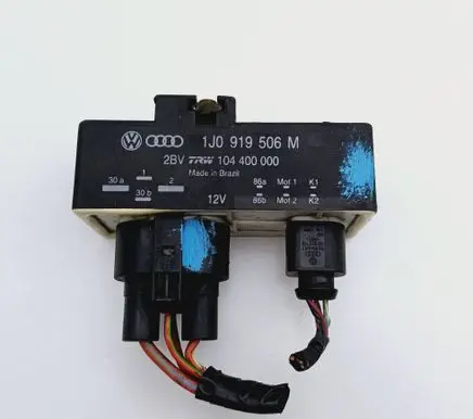 Volkswagen Golf IV Coolant fan relay 1J0919506M