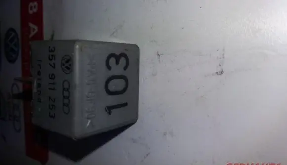 Volkswagen PASSAT B5 Other relay 357911253