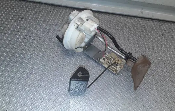 Toyota Corolla Verso E121 Fuel level sensor 7701012340