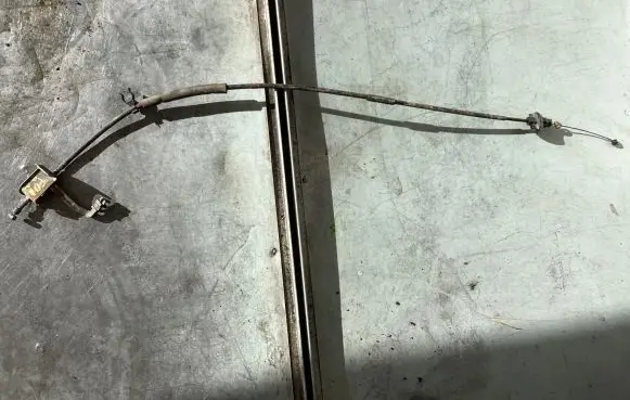Subaru Forester SF Throttle cable 