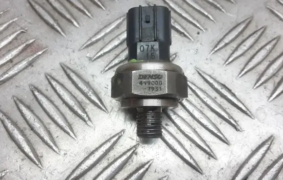 Lexus IS 220D-250-350 Air conditioning (A/C) pressure sensor 4990007931