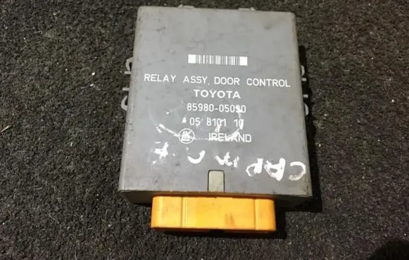 Toyota Corolla E110 Door control unit/module 8598012260 051500-3080