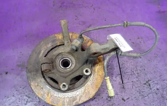Renault Clio II Front wheel hub spindle knuckle