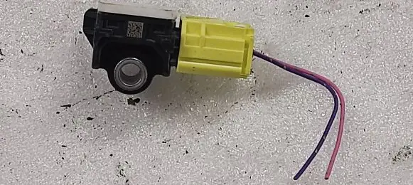 Mitsubishi Outlander Airbag deployment crash/impact sensor 8651A166 180928400 A455
