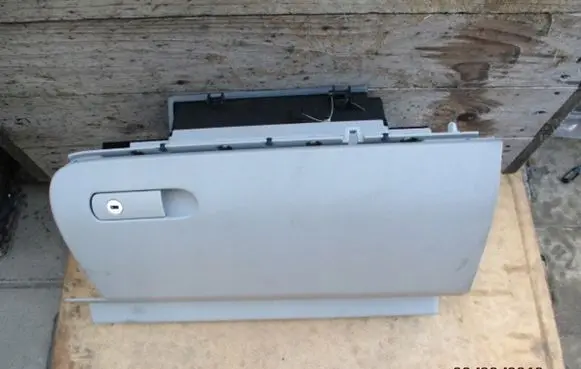 Volkswagen Touareg I Glove box set VW7P1857097AB