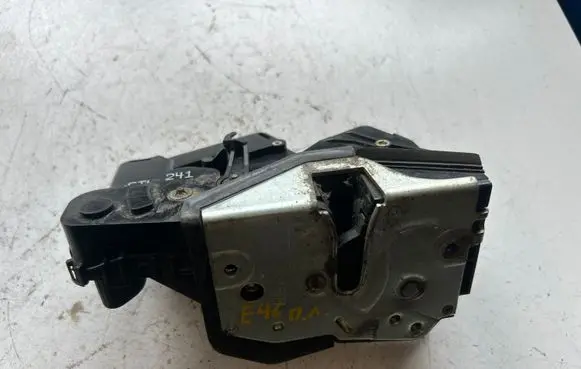 BMW 3 E46 Front door lock 7011241