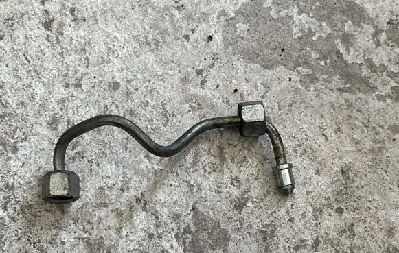 Chrysler Grand Voyager V Fuel injector supply line/pipe 