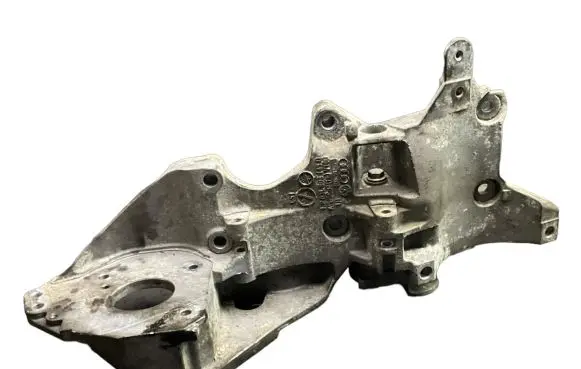 Volkswagen PASSAT B7 Generator/alternator bracket 03L903143Q
