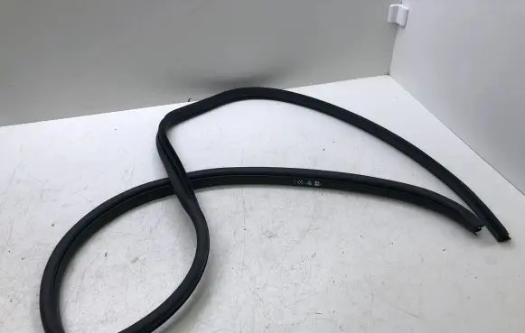 Hyundai i10 Rear door rubber seal (on body) 