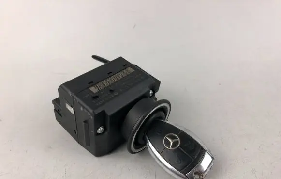 Mercedes-Benz C W203 Ignition lock A2095453308